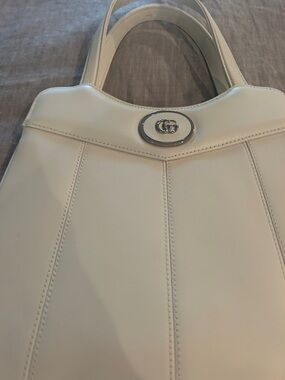 Cream Leather Tote Handbag with Silver Accent